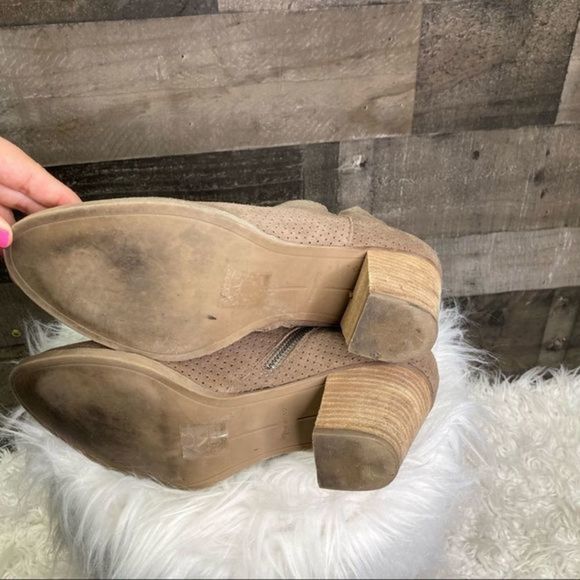 Dolce Vita Janie Perforated Ankle Boots Dark Taupe Suede Booties - Picture 9 of 11